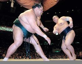 Yokozuna Akebono suffers 2nd loss at New Year Sumo
